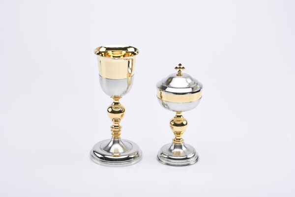 Coppia Calice e Pisside mod. Malta argento satinato ed oro art. G.343/344