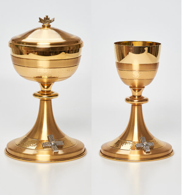 Calice e Pisside martellati satinati oro in coppia art. G.596/CP