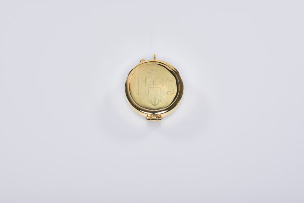 Teca con incisione IHS art. G.823